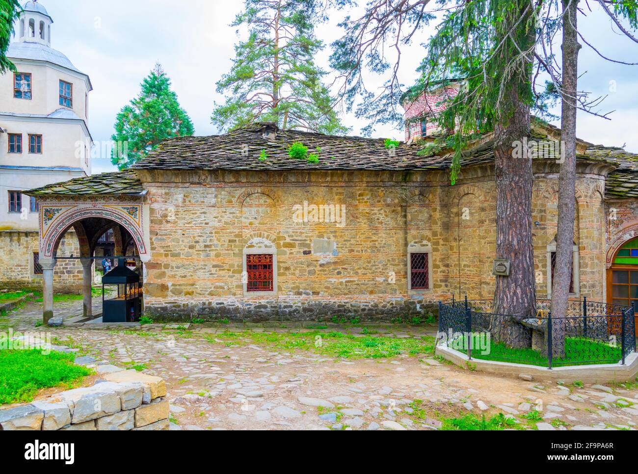 Particolare di una chiesa situata all'interno del monastero di troia In Bulgaria Foto Stock