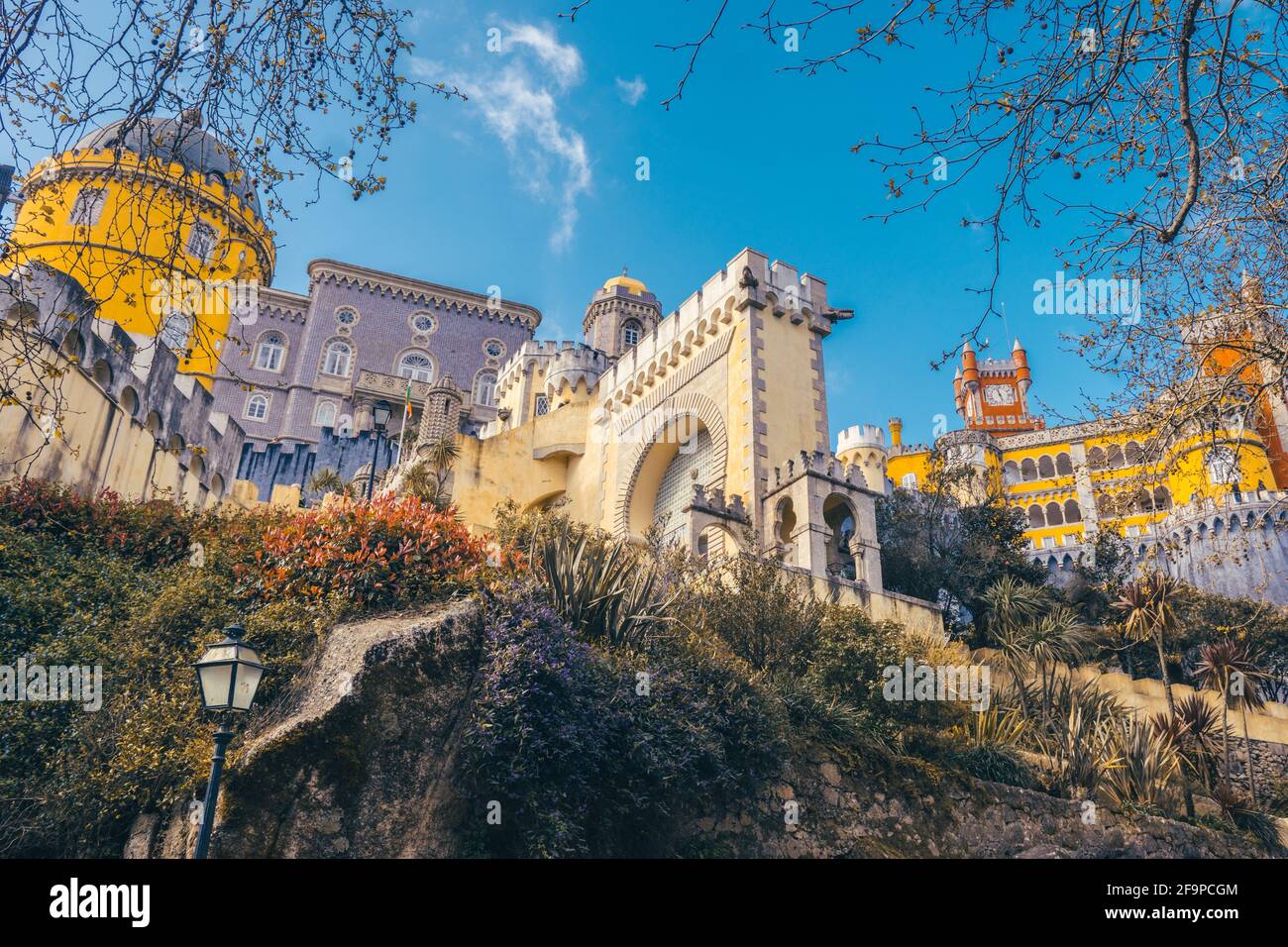 castello da pena a sintra lisbona sul portogallo Foto Stock