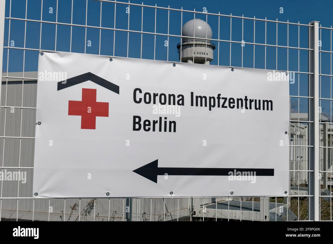 Corona Impfzentrum a Tempelhof, Tempelhofer Feld, Flughafen Tempelhof, Berlino Foto Stock