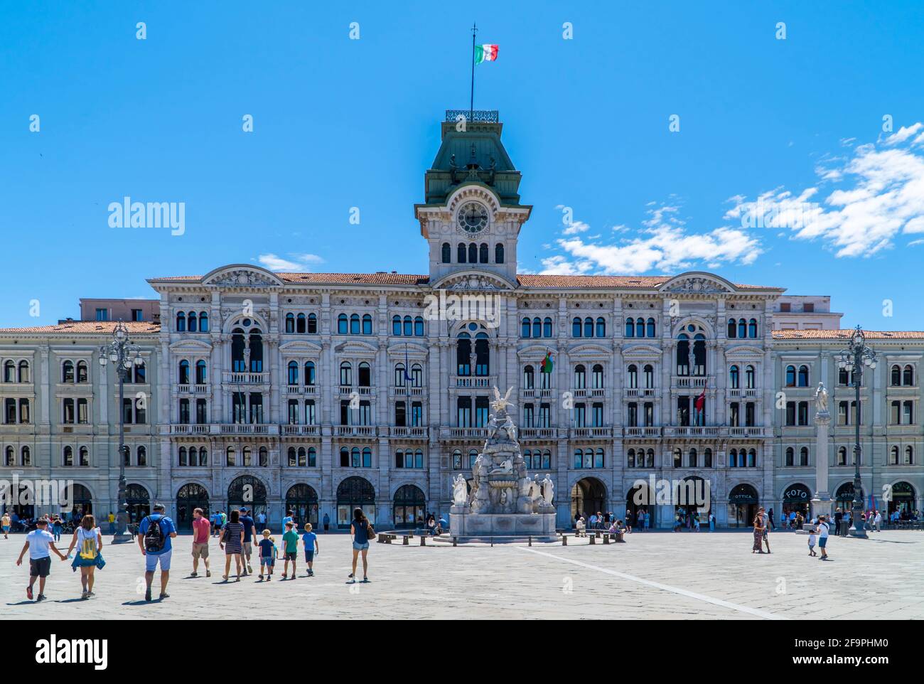 Trieste, Italia - 23 luglio 2020 - Piazza Unità d'Italia, la piazza principale di Trieste Foto Stock