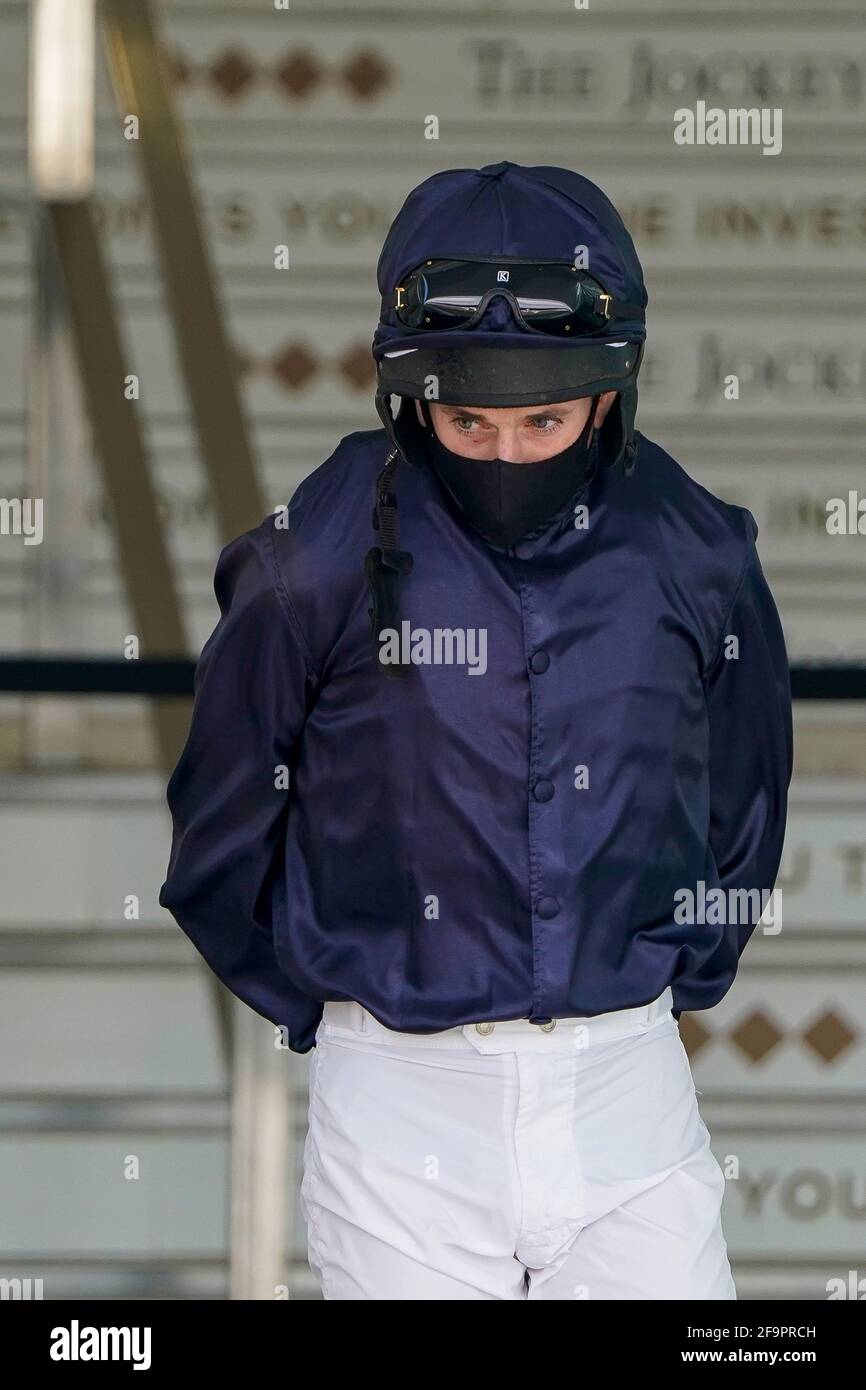 Ryan Moore all'ippodromo di Epsom Downs, Surrey. Data immagine: Martedì 20 aprile 2020. Foto Stock