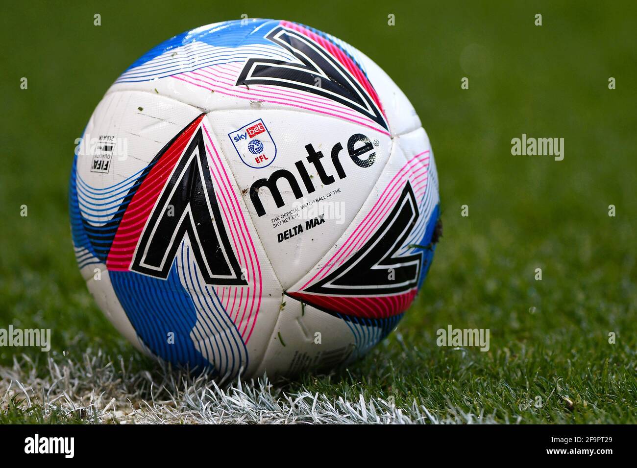 The Mite Delta Max, Official match ball of the Sky Bet EFL - AFC Bournemouth contro Barnsley, Sky Bet Championship, Vitality Stadium, Bournemouth, Regno Unito - 13 marzo 2021 solo uso editoriale - si applicano restrizioni DataCo Foto Stock