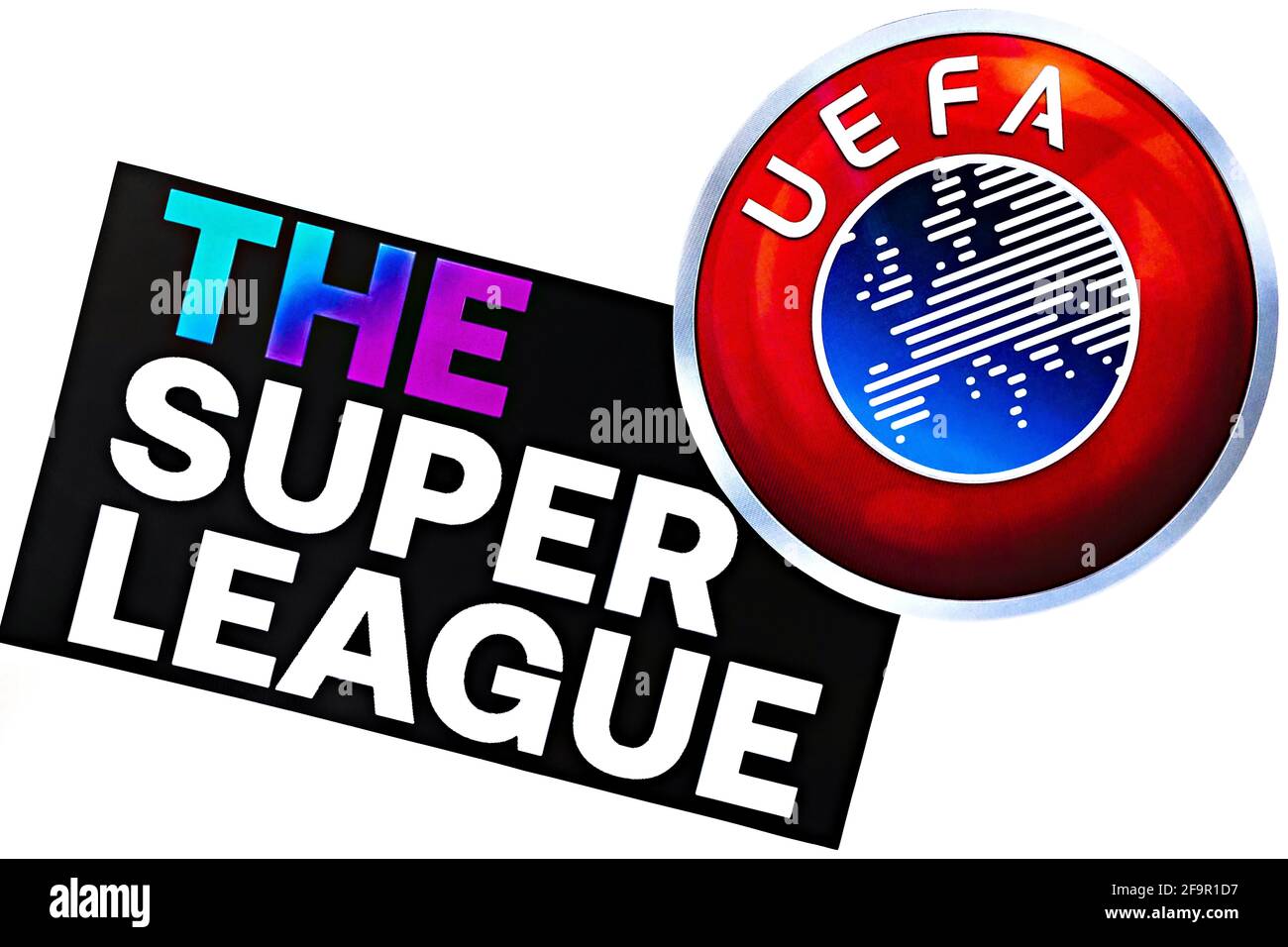 Foto editoriale sul tema Super League vs UEFA. Foto illustrativa per notizie sul confronto tra Super League e UEFA Foto Stock
