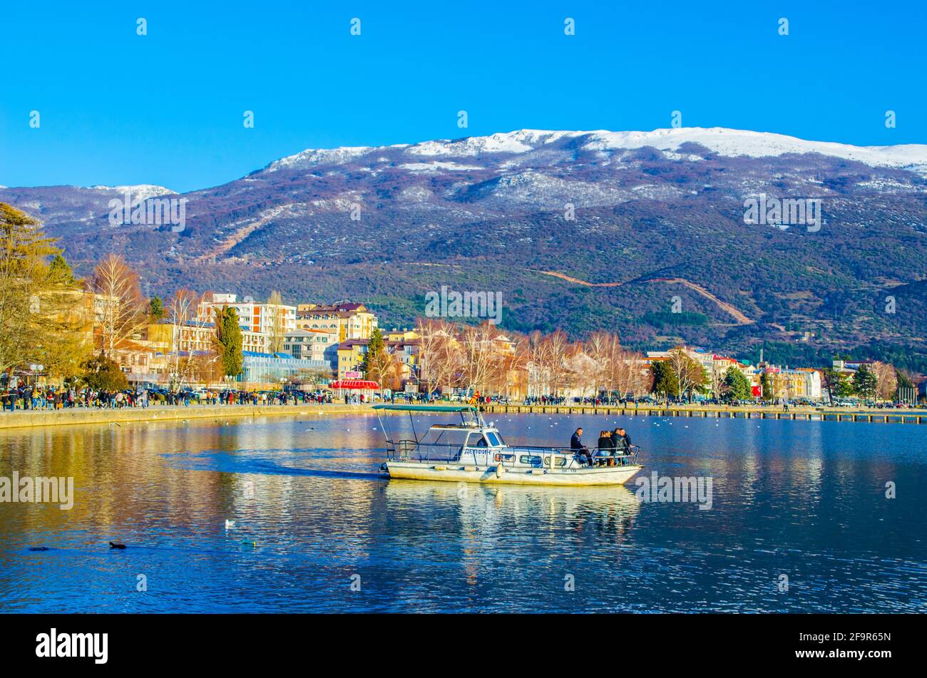 ohrid, patrimonio dell'umanità dell'unesco, si trova accanto al lago ohrid e si estende su tutta la collina con la fortezza di tzar samuel in cima. Foto Stock