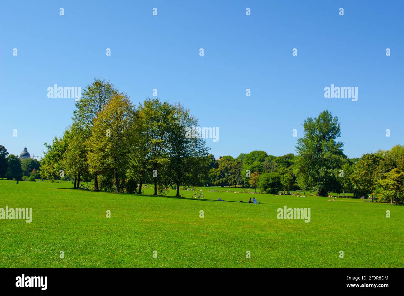 Giardino inglese a Monaco, Baviera, Germania Foto Stock