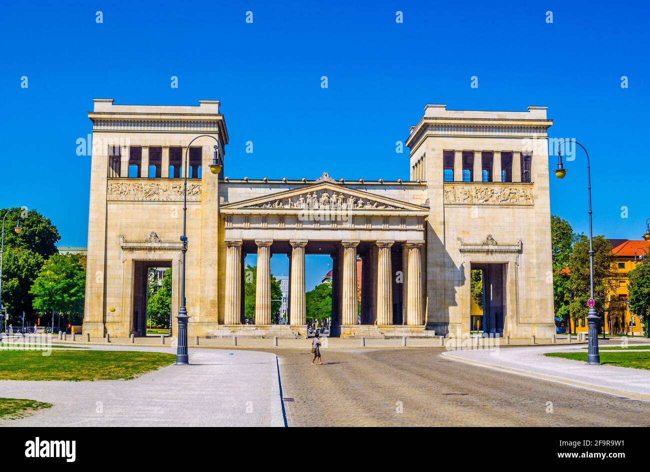 Arco monumentale su koenigsplatz nella città tedesca di monaco Foto Stock