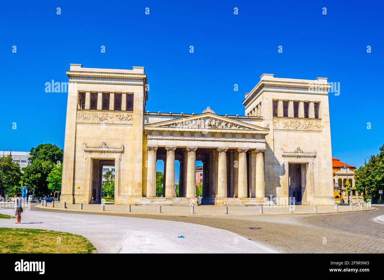 Arco monumentale su koenigsplatz nella città tedesca di monaco Foto Stock