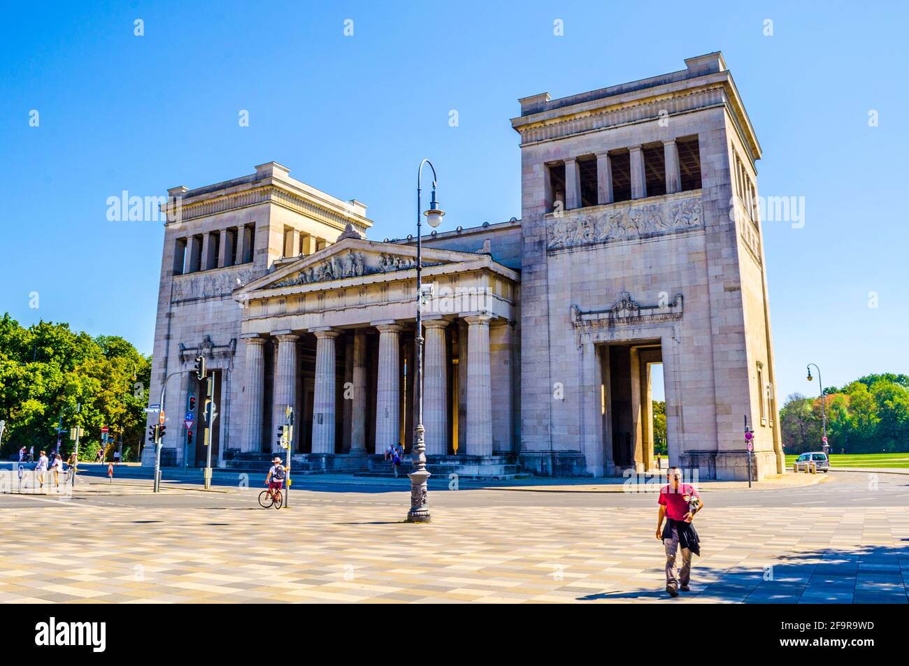 Arco monumentale su koenigsplatz nella città tedesca di monaco Foto Stock