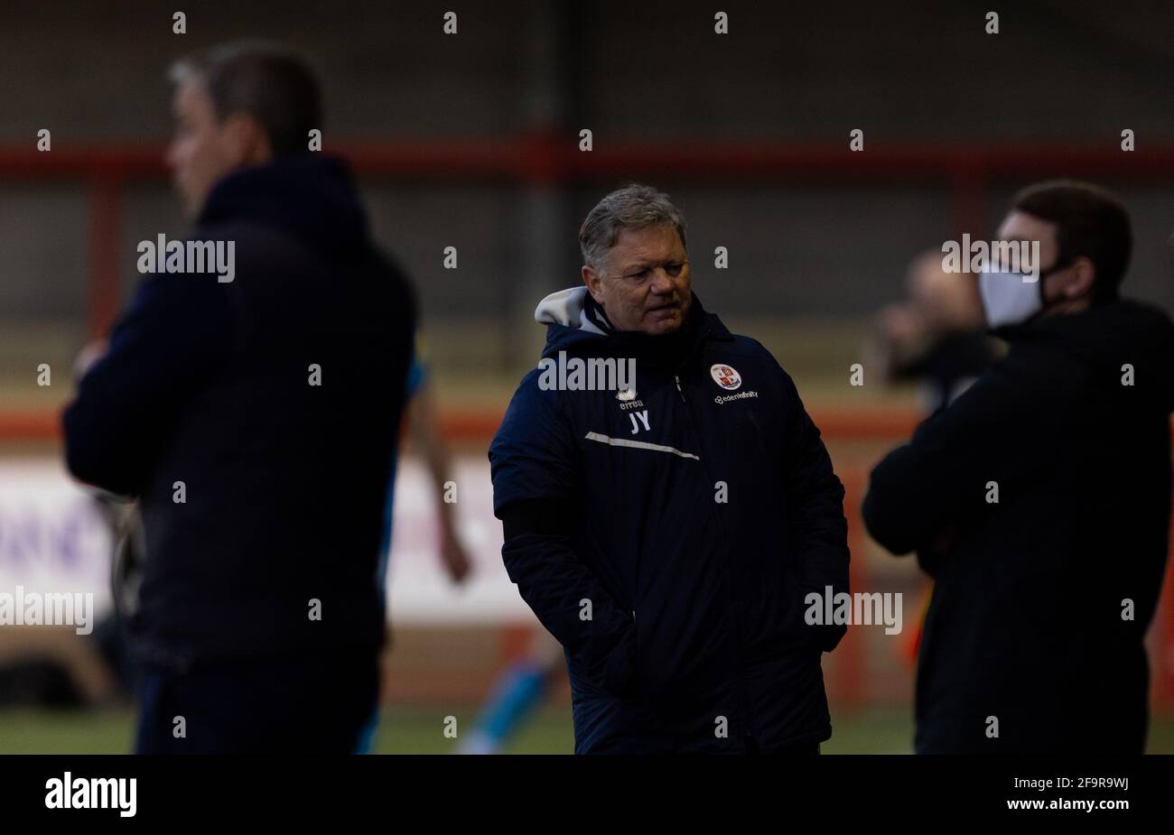 Il direttore di Crawley Town John Yems durante la partita Sky Bet League due al People's Pension Stadium, Crawley. Data immagine: Venerdì 16 aprile 2021. Foto Stock