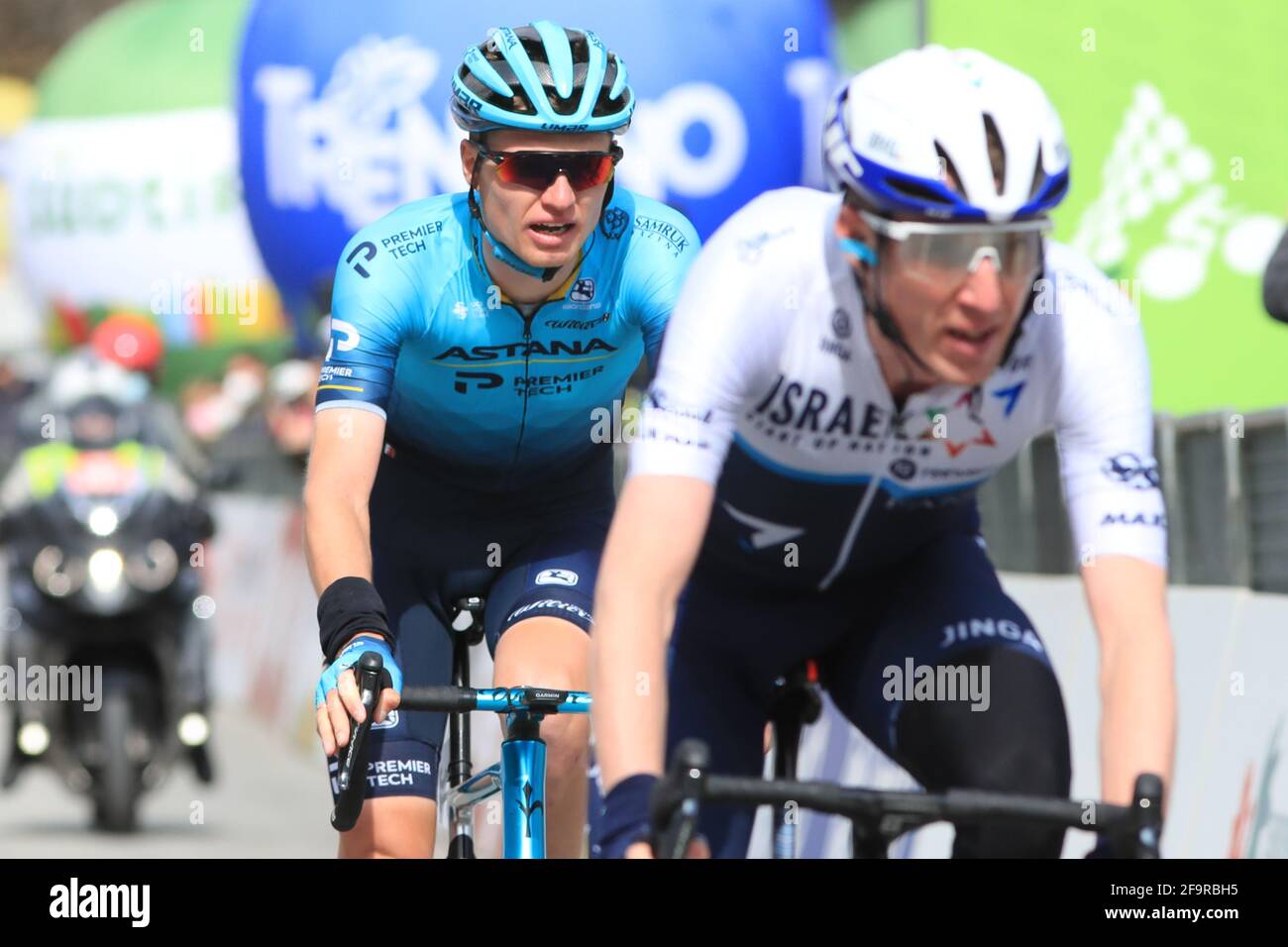 20 aprile 2021; giro in bicicletta delle Alpi fase 2, Innsbruck, Feichten im Kaunertal Austria; Aleksandr Vlasov Astana - Premier Tech Foto Stock