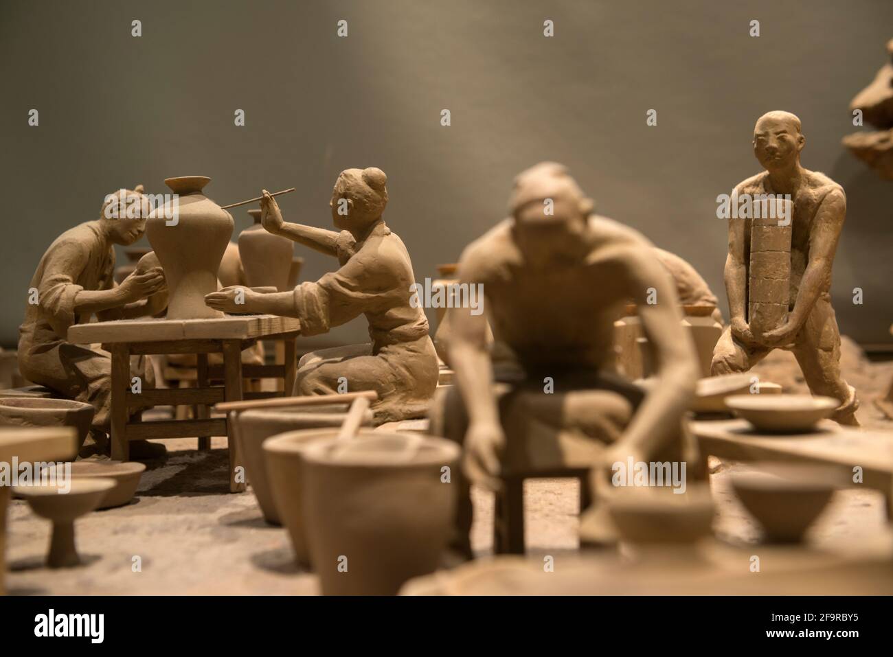 Modello che mostra l'antica produzione di porcellana in un forno a Jingdezhen al Capital Museum di Pechino, Cina Foto Stock