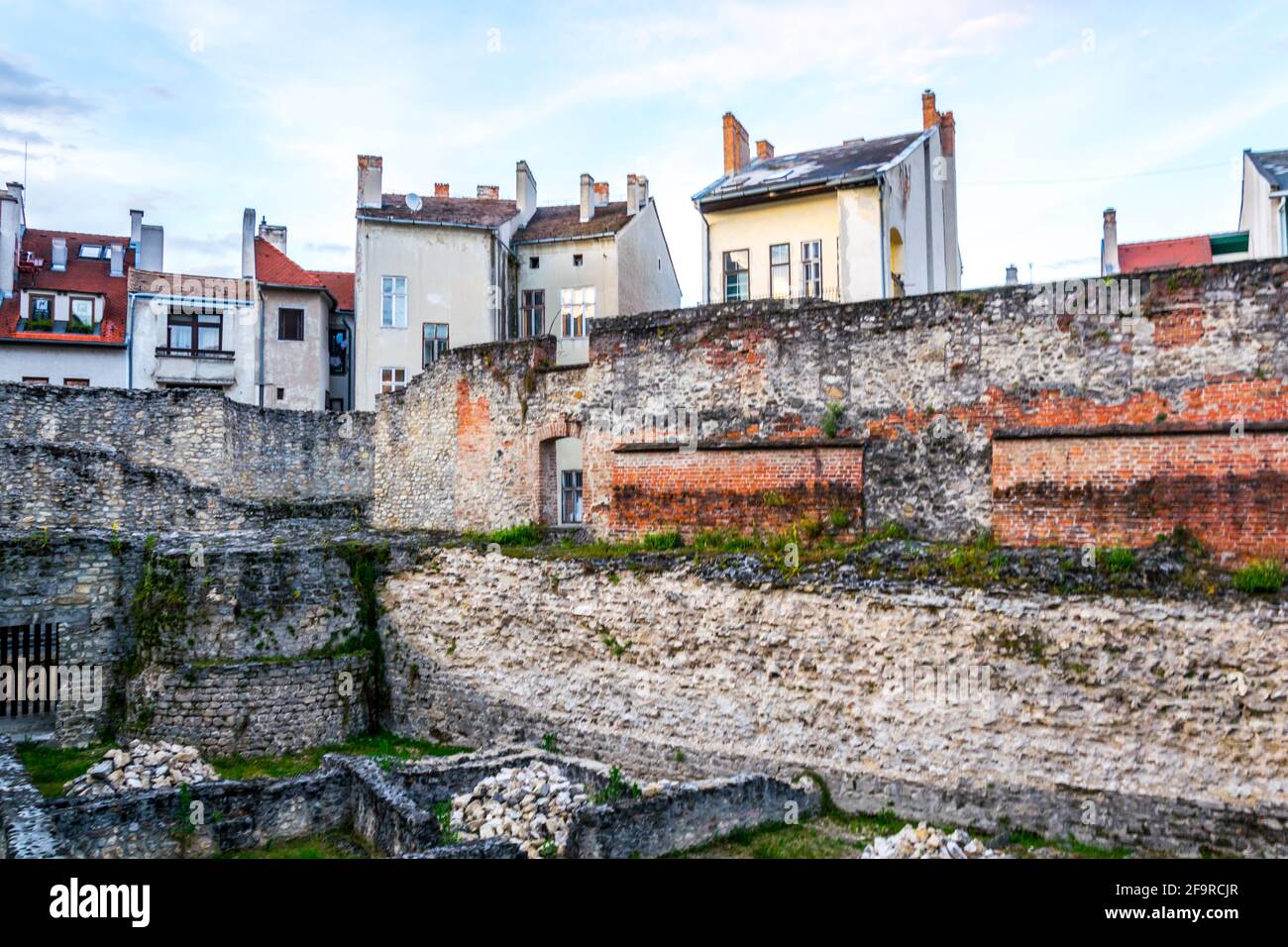 Fortificazione storica della parte centrale della città ungherese Sopron. Foto Stock