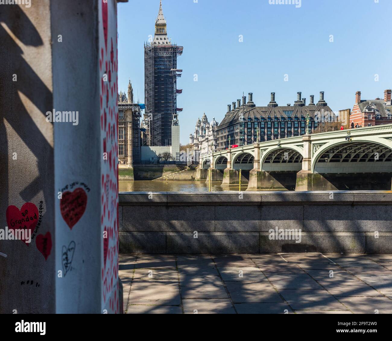 Westminster Bridge e il Covid Memorial Wall a Londra. Foto Stock