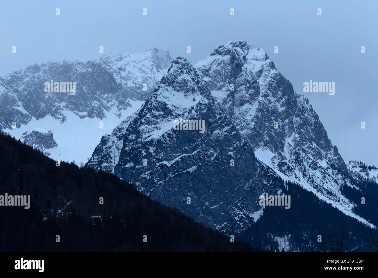 Le Waxenstein sono montagne delle montagne di Wetterstein. Foto Stock
