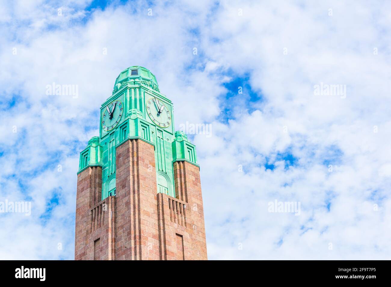 Vista su una torre della stazione ferroviaria principale di Hlesinki Foto Stock