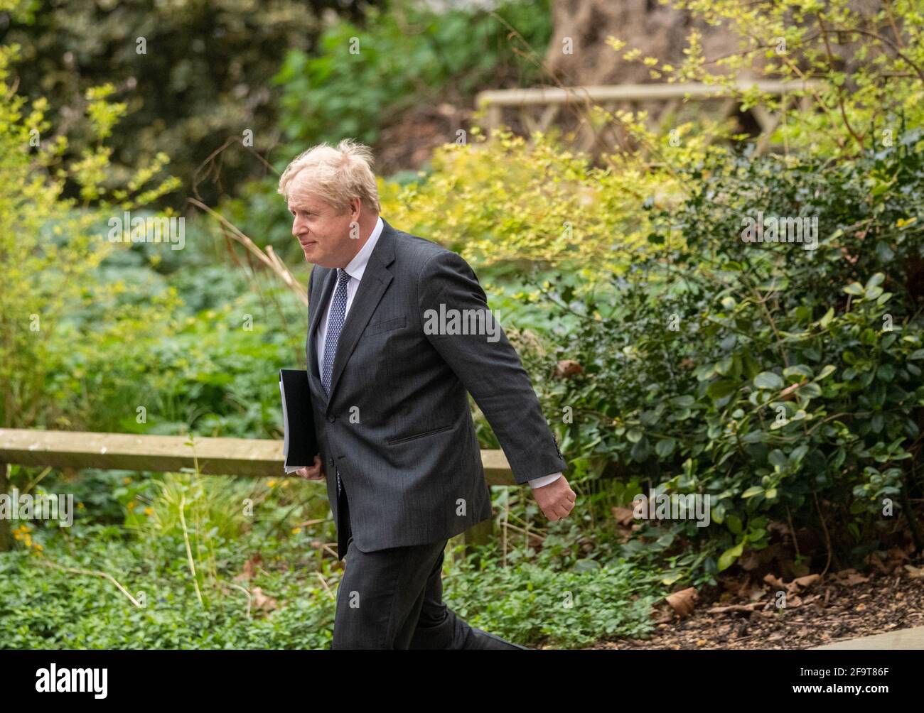 Londra, Regno Unito. 20 Apr 2021. Boris Johnson, primo Ministro MP, ritorna a 10 Downing Street, Londra dopo la sua coovida conferenza stampa. Credit: Ian Davidson/Alamy Live News Foto Stock