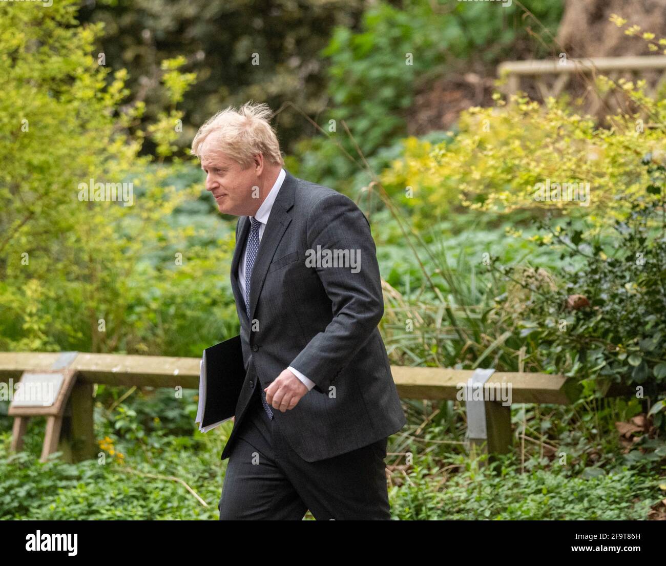 Londra, Regno Unito. 20 Apr 2021. Boris Johnson, primo Ministro MP, ritorna a 10 Downing Street, Londra dopo la sua coovida conferenza stampa. Credit: Ian Davidson/Alamy Live News Foto Stock
