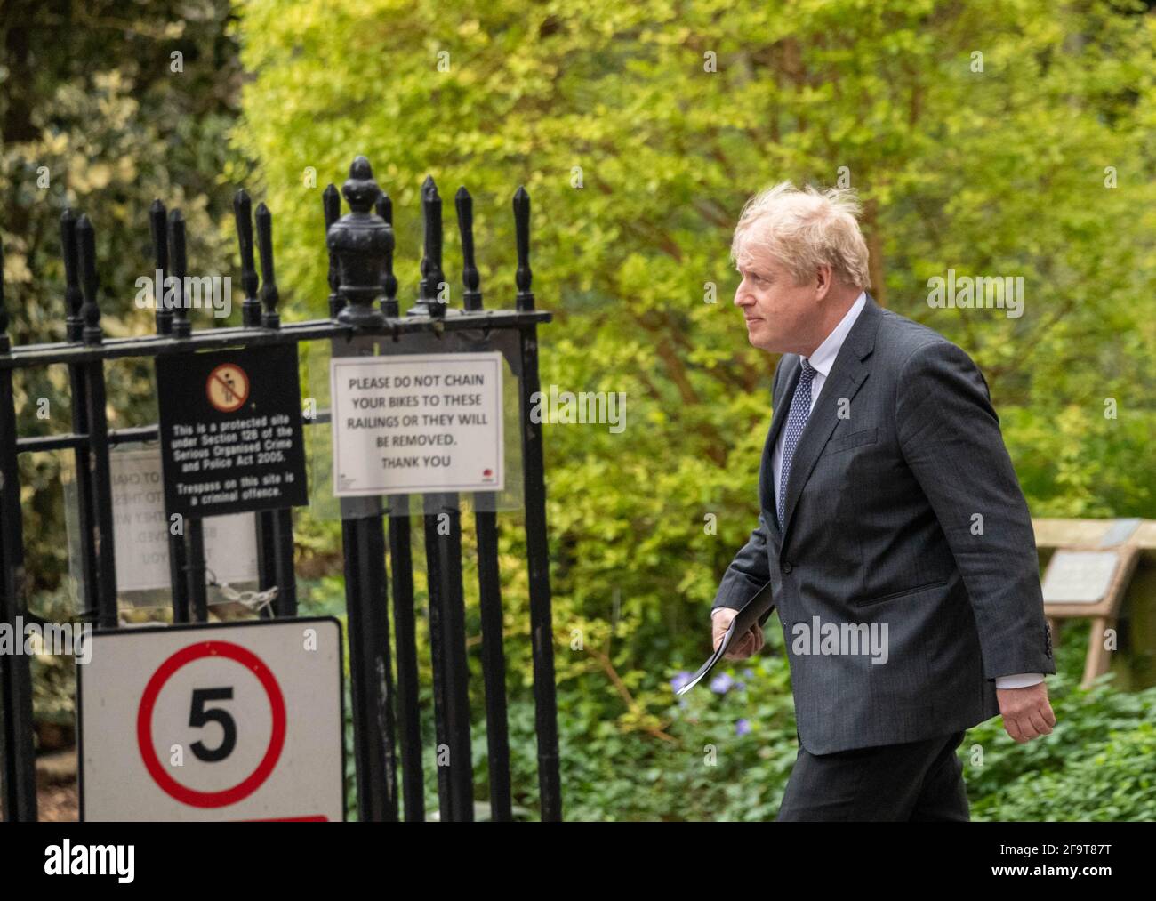 Londra, Regno Unito. 20 Apr 2021. Boris Johnson, primo Ministro MP, ritorna a 10 Downing Street, Londra dopo la sua coovida conferenza stampa. Credit: Ian Davidson/Alamy Live News Foto Stock