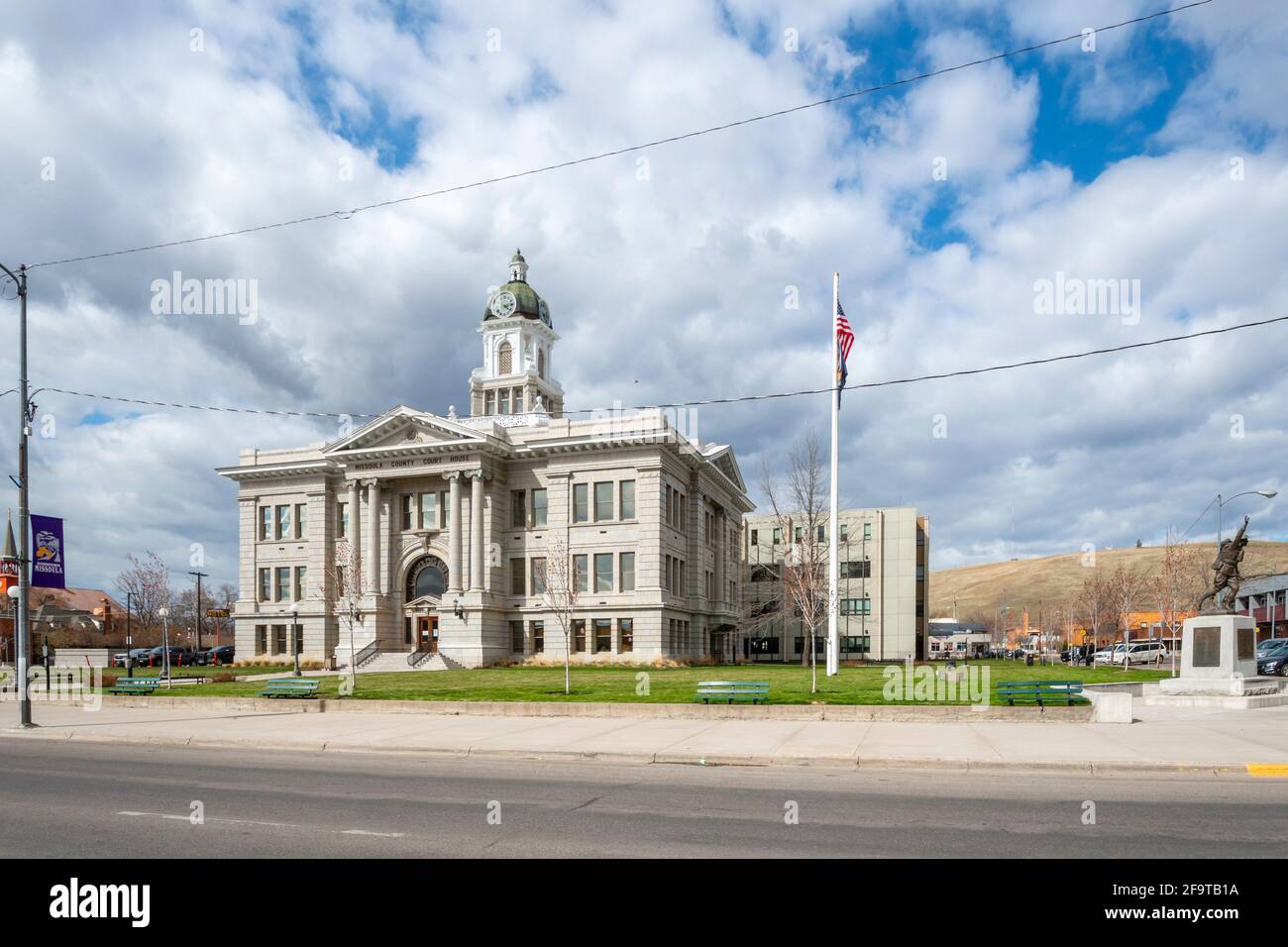 Vista del tribunale pubblico della contea di Missoula nella città rurale di montagna di Missoula, Montana, Stati Uniti Foto Stock