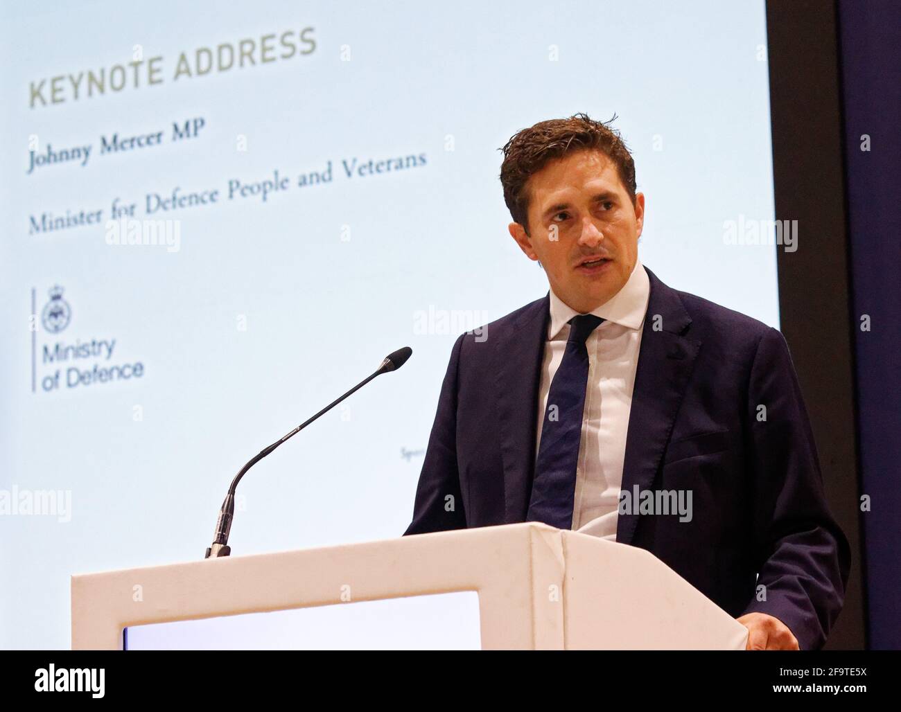 Londra, Regno Unito - 12 settembre 2019 Johnny Mercer MP, Sottosegretario di Stato per la Difesa e i Veterani per il Governo britannico, fornisce un discorso di apertura e risponde alle domande del pubblico alla fiera DSEI 2019 sulla sicurezza, la difesa e le armi presso l'Excel London Exhibition Centre. (Foto di: EQUINOXFEATURES.COM) dati immagine: Fotografo: Equinox caratteristiche Copyright: ©2019 Equinox Licensing Ltd. +433700 780000 contatto: Equinox caratteristiche Data di scatto: 20190912 tempo di esecuzione: 10053876 www.newspics.com Foto Stock