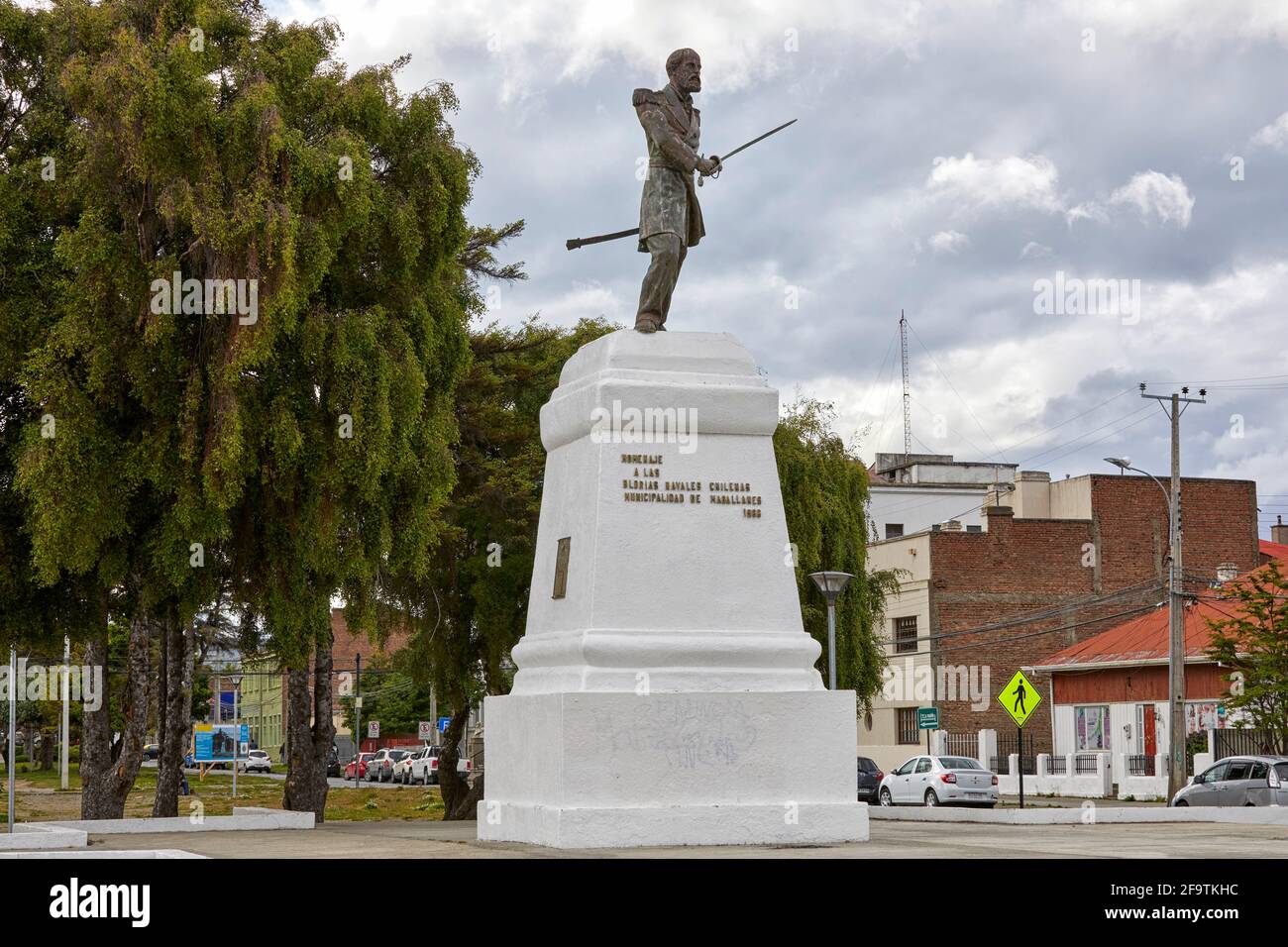 Captain Arturo Prat Monumento di Mario Biggs su Avenida Cristobal Colon a Punta Arenas Cile Foto Stock