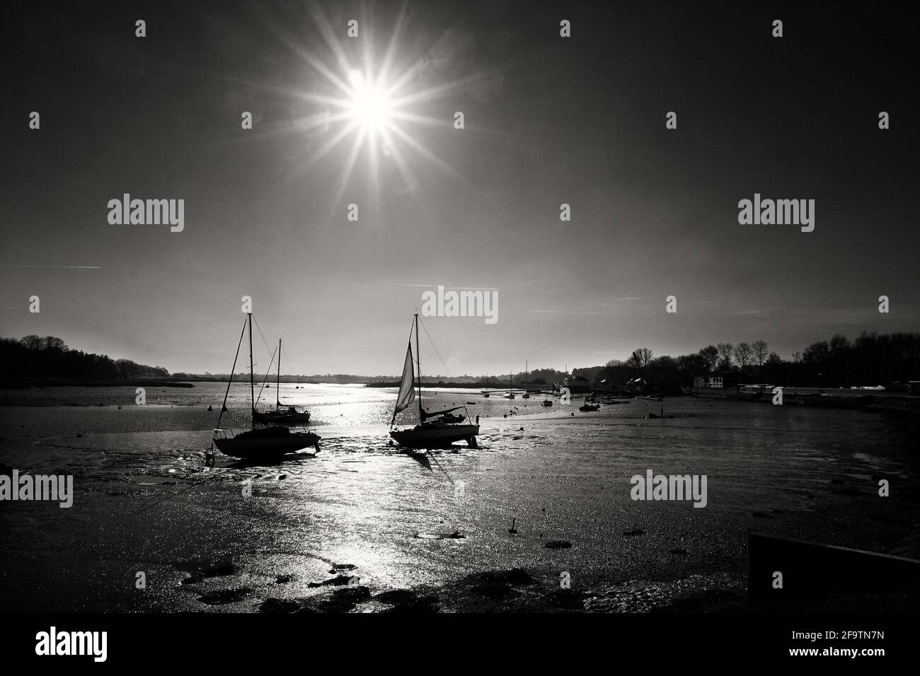 marea verso l'esterno fiume dechen woodbridge suffolk inghilterra Foto Stock