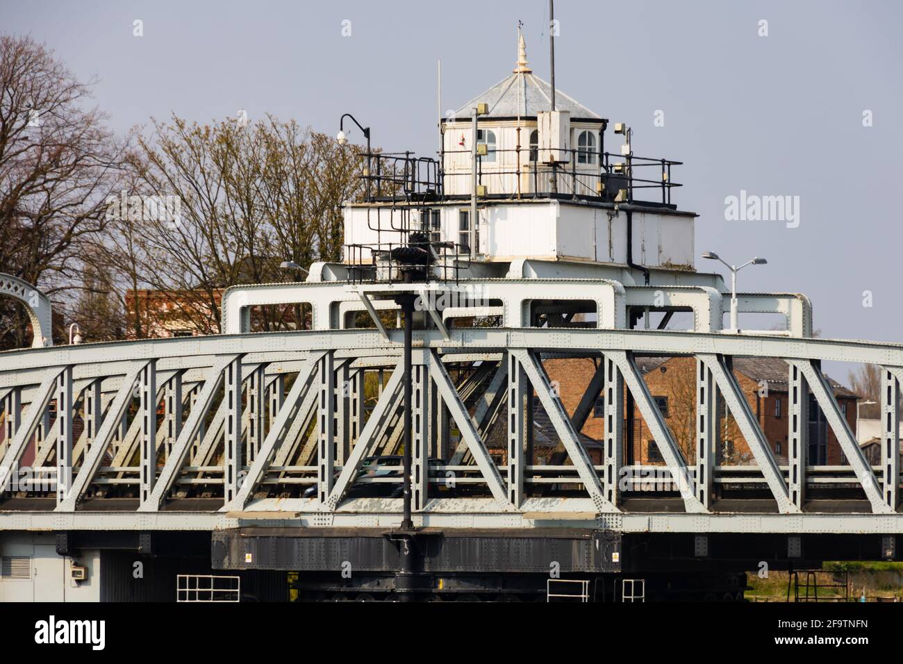 Crosskeys Swing Bridge sul fiume Nene, Sutton Bridge, Lincolnshire, Inghilterra Foto Stock