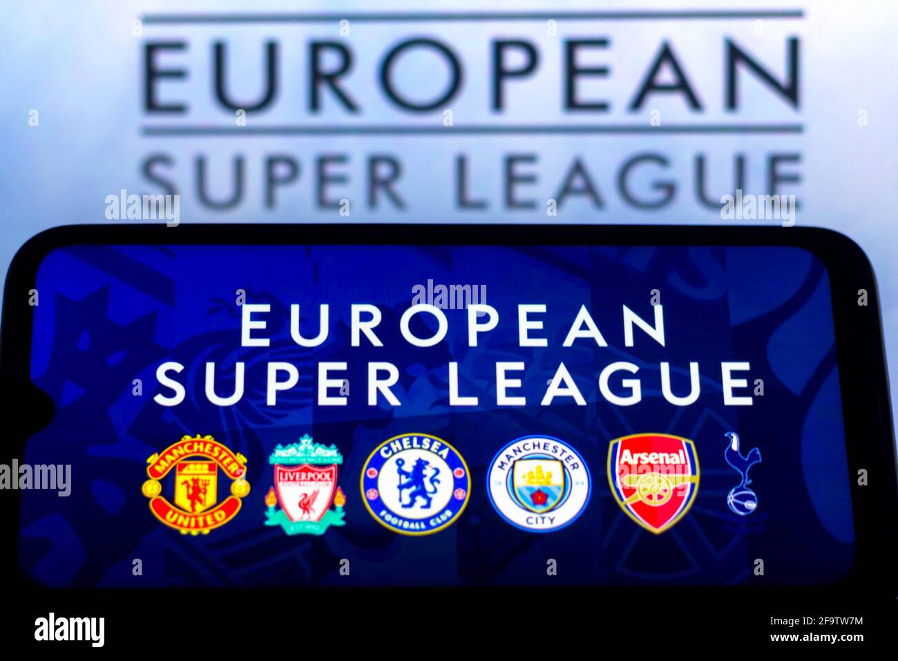 Brasile. 20 Apr 2021. In questa illustrazione fotografica, le squadre di calcio che fanno parte della Super League europea (Manchester United, Liverpool, Chelsea, Manchester City, Arsenal e Tottenham) sono visualizzate sullo schermo di uno smartphone. Credit: Rafael Henrique/SOPA Images/ZUMA Wire/Alamy Live News Foto Stock