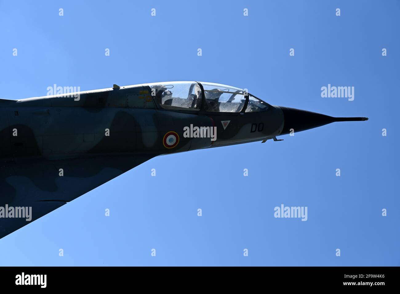 Primo piano mirage iii francese in un cielo blu Foto Stock