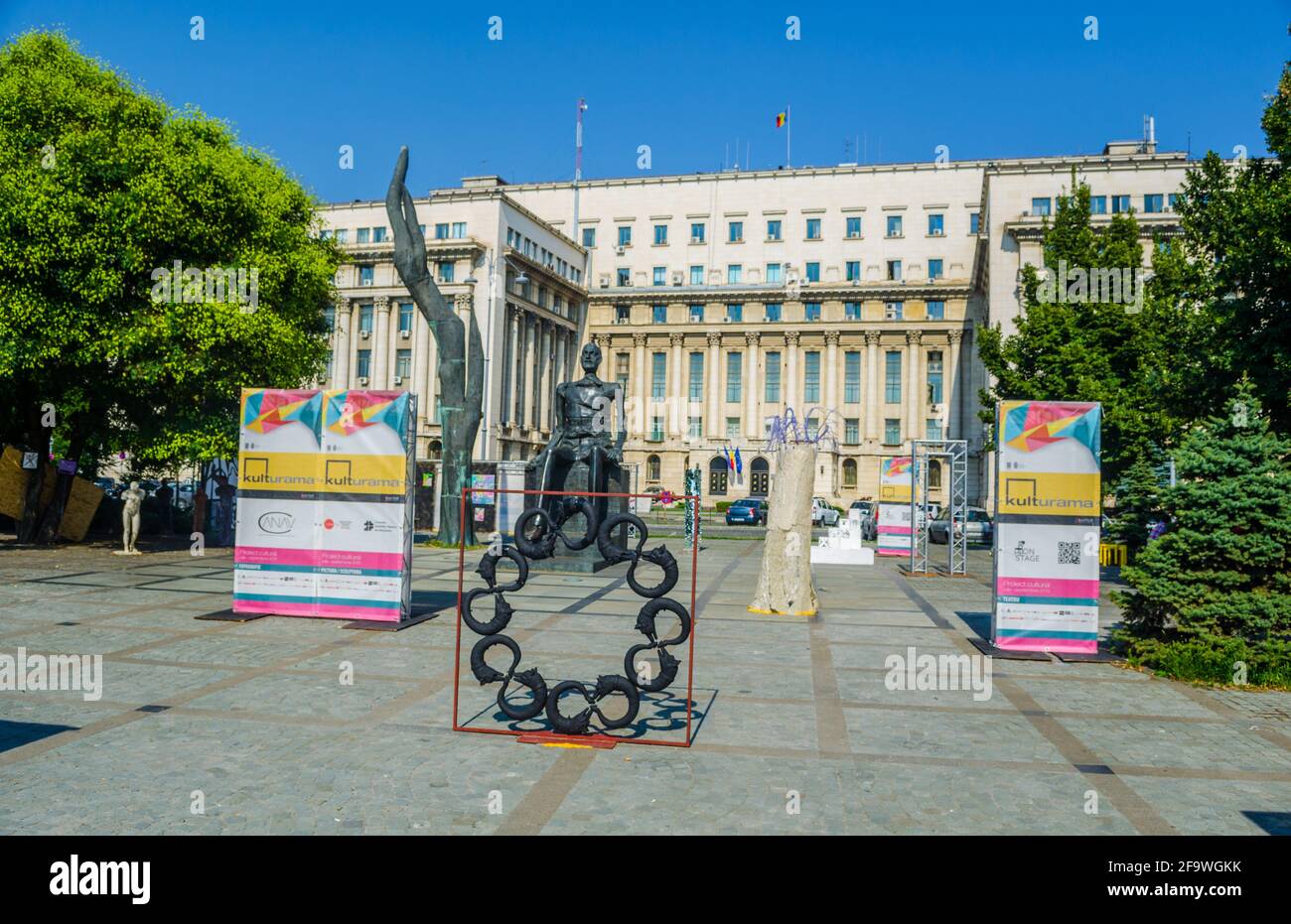 BUCAREST, ROMANIA, 11 LUGLIO 2015: Piazza della Rivoluzione a Bucarest, Romania. Questa è una delle piazze più importanti del centro di Bucarest, dove molte Foto Stock