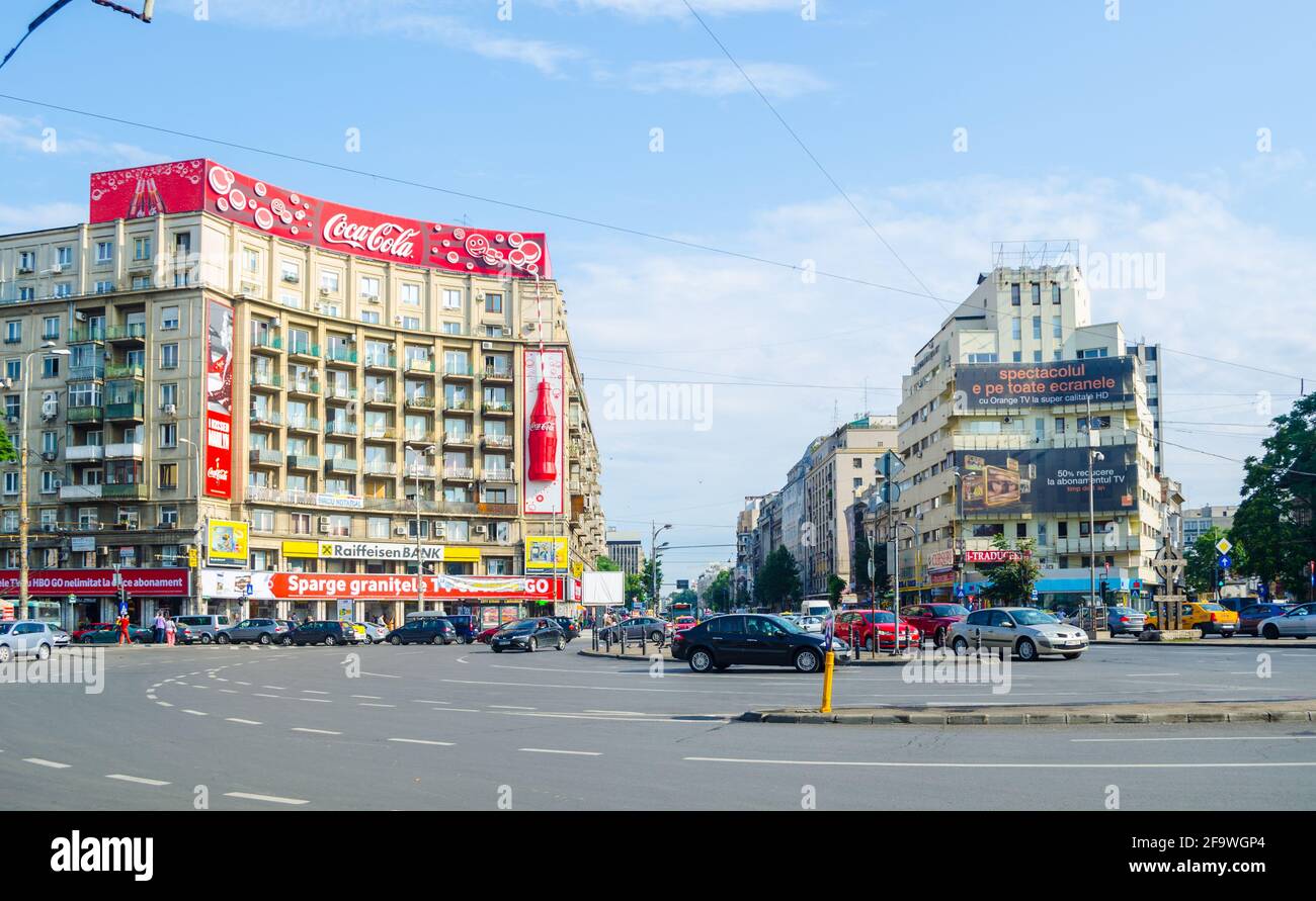 BUCAREST, ROMANIA, 11 LUGLIO 2015: Piazza Romana (Piata Romana) è un importante incrocio di traffico nel settore 1 del centro e l'edificio principale è l'AC Foto Stock