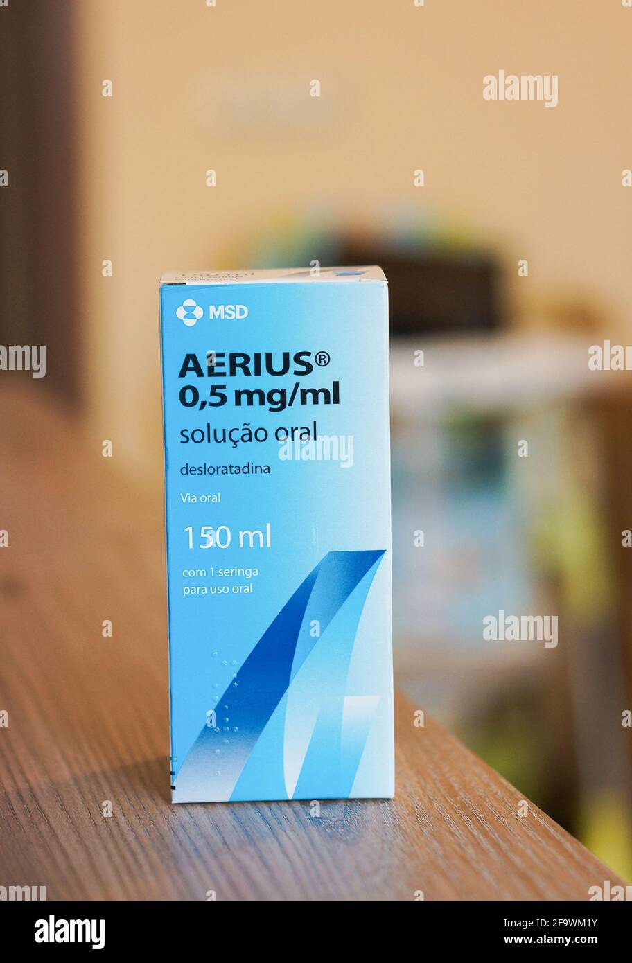 POZNAN, POLONIA - 07 aprile 2016: MSD Aerius farmaco anti allergia sciroppo  in una scatola sul tavolo Foto stock - Alamy