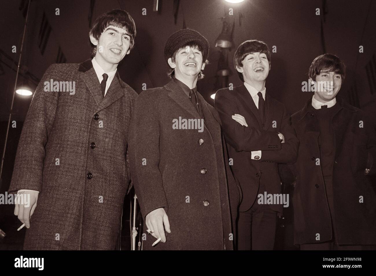I Beatles al Washington Coliseum il 11 febbraio 1964, per il loro primo concerto in America, due giorni dopo la loro apparizione sul ed Sullivan Show. Le foto da L a R sono: George Harrison, Ringo Starr, Paul McCartney e John Lennon. (STATI UNITI) Foto Stock