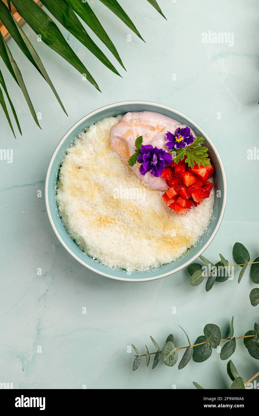 Porridge di riso di stile Hawaiiano con latte di cocco Foto Stock