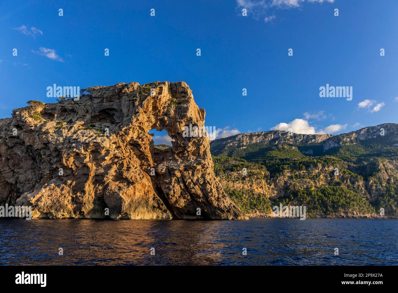 Vista dal mare di "San Foradada" e della "Terra" De Tramuntana Foto Stock