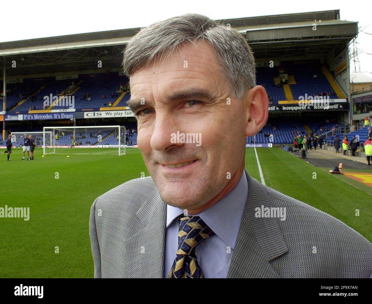 Fa arbitro capo Phillip Don 0ctober 2000 alla Leicseter City contro Manchester United a Filbert Street. Il gioco è terminato Leicester 0 Man Utd 3 Foto Stock