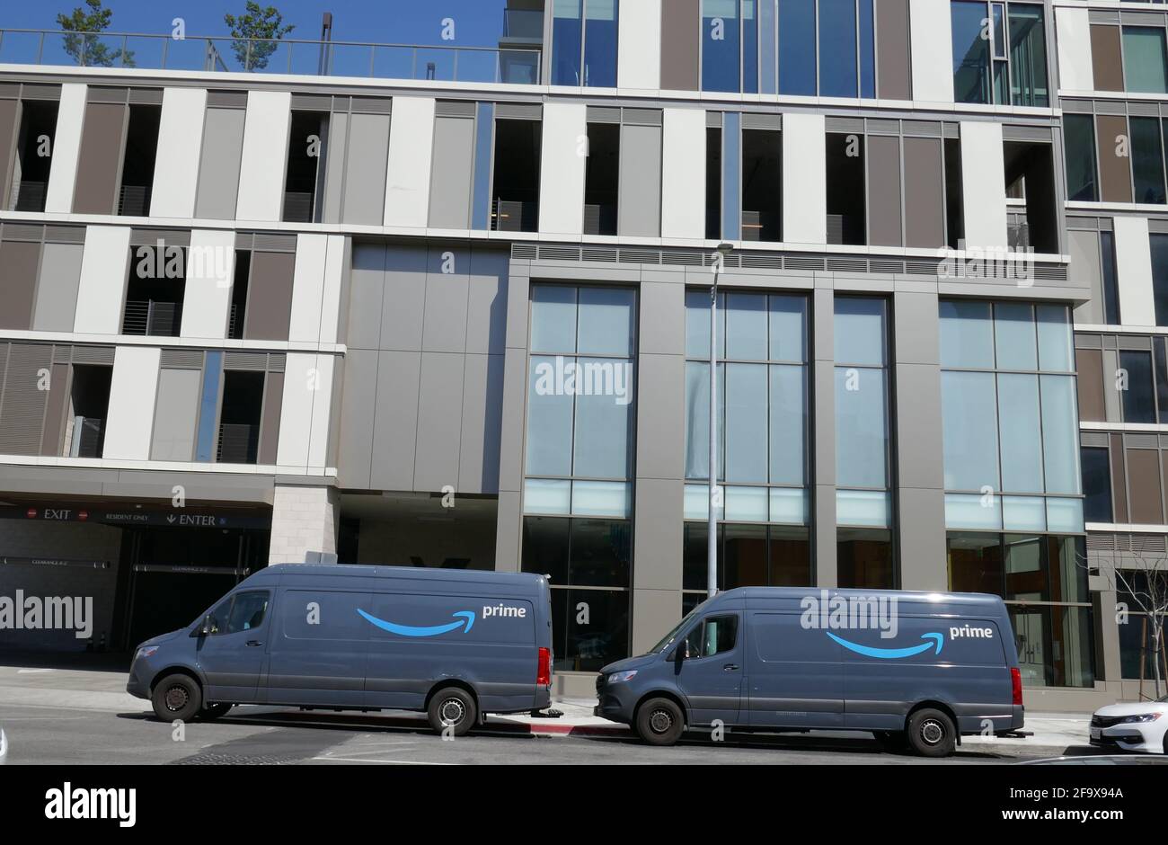 Los Angeles, California, USA 20 aprile 2021 UNA visione generale dell'atmosfera di Amazon Trucks il 20 aprile 2021 a Los Angeles, California, USA. Foto di Barry King/Alamy Stock foto Foto Stock