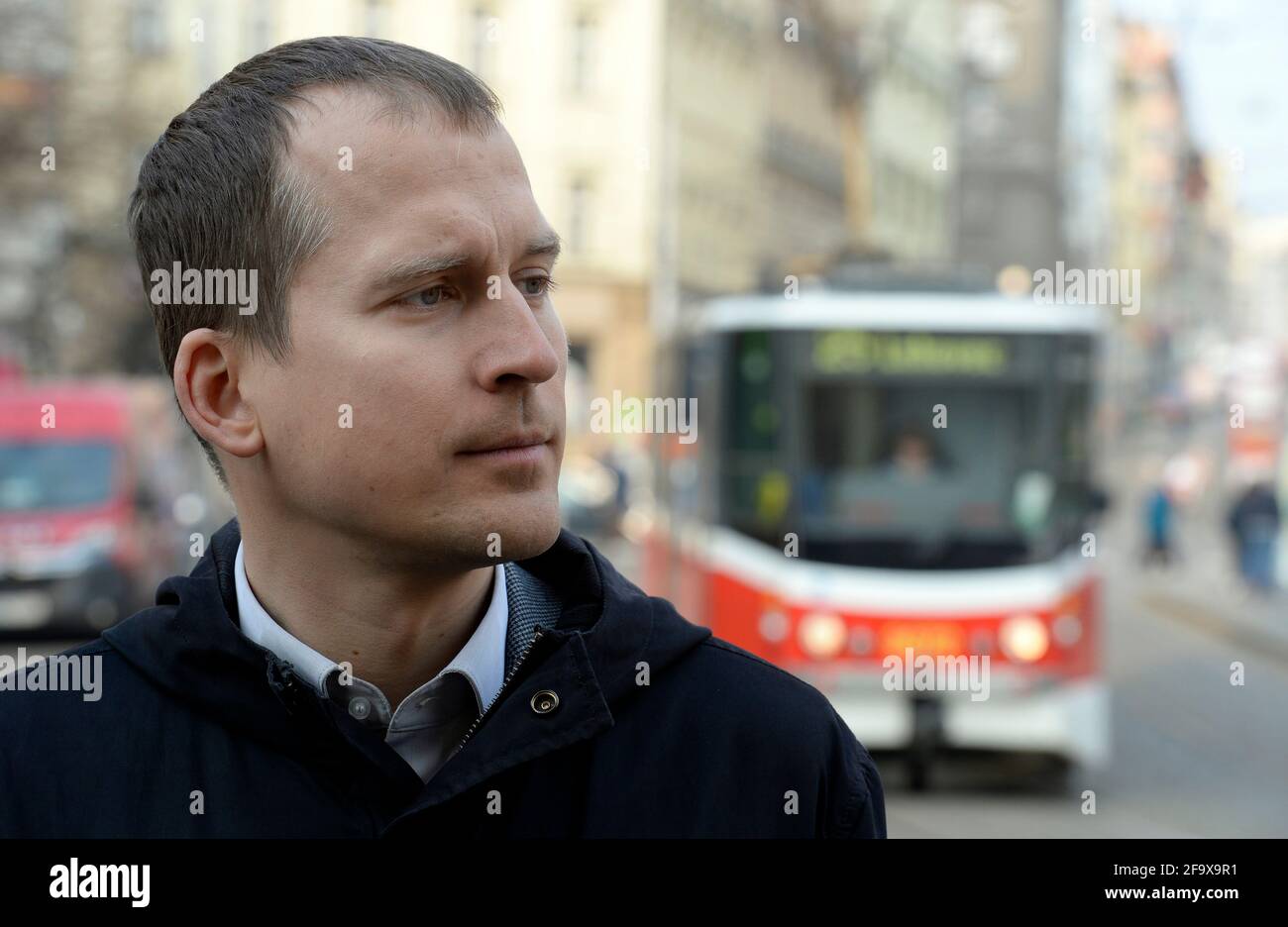 Praga, Repubblica Ceca. 10 Apr 2019. ***FILE PHOTO*** Jan Cizinsky, sindaco del distretto municipale di Praga 7 e capo di Praha Sobe, partecipa a una conferenza stampa per avviare la ricostruzione di una linea tranviaria, il 10 aprile 2019, a Praga, Repubblica Ceca. Credit: Katerina Sulova/CTK Photo/Alamy Live News Foto Stock