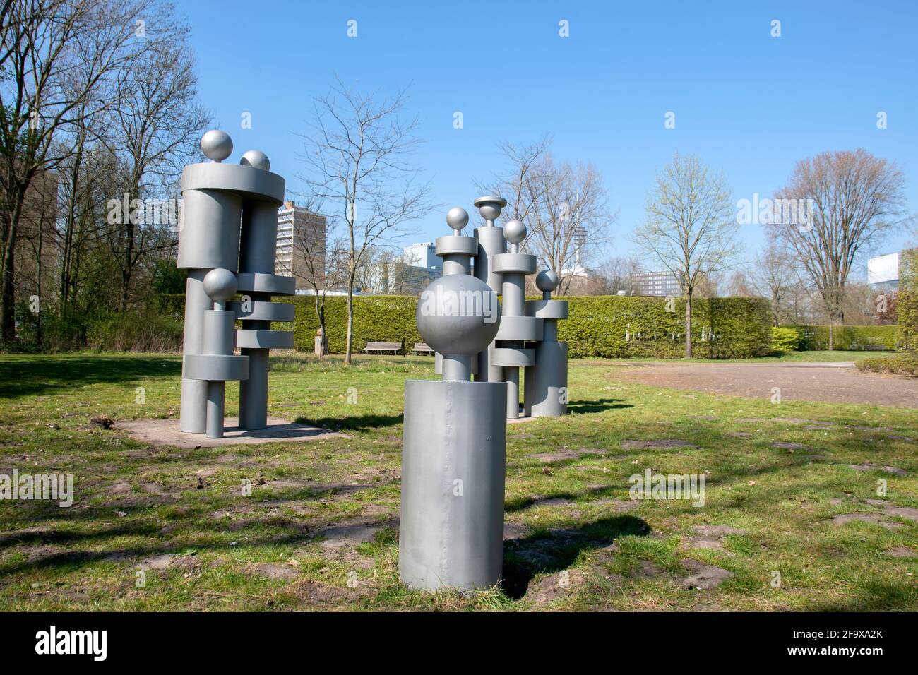 Statua Familie al parco Amstelpark di Amsterdam Olanda 6-4-2020 Foto Stock