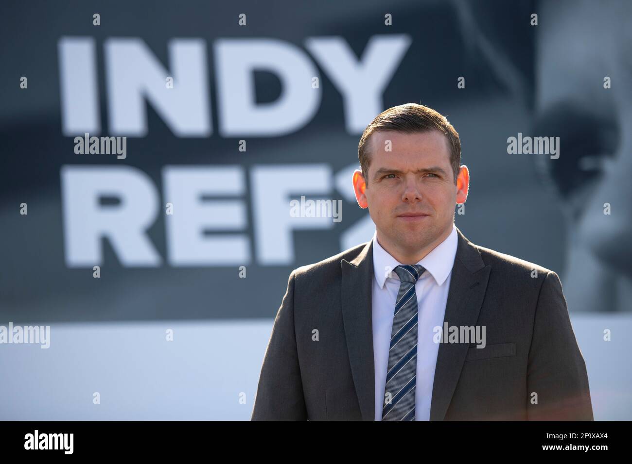 Glasgow, Scozia, Regno Unito. 21 Apr 2021. NELLA FOTO: Douglas Ross MP lancia una campagna ad van criticando il record di Nicola Sturgeon nel governo. Credit: Colin Fisher/Alamy Live News Foto Stock