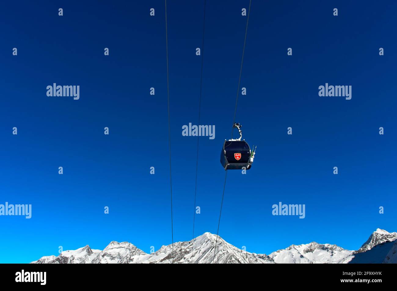 Funivia di Spielbodenbahn di fronte al Vertice di Wiesmies, Saas-Fee, Vallese, Svizzera Foto Stock