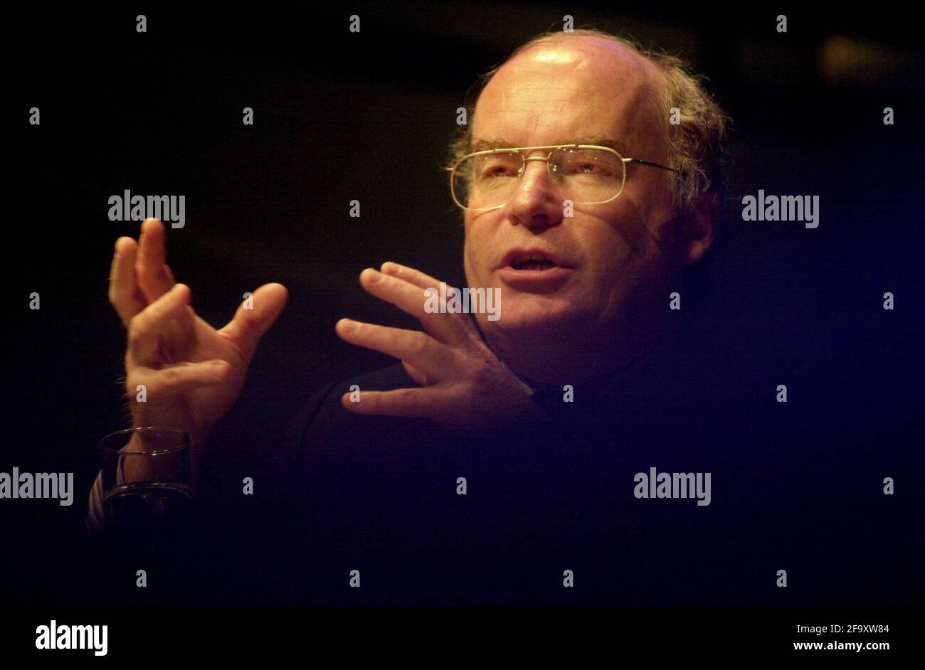 Gerald Corbett risponde alle domande della Conferenza CBI, il 2000 novembre a Birmingham Foto Stock