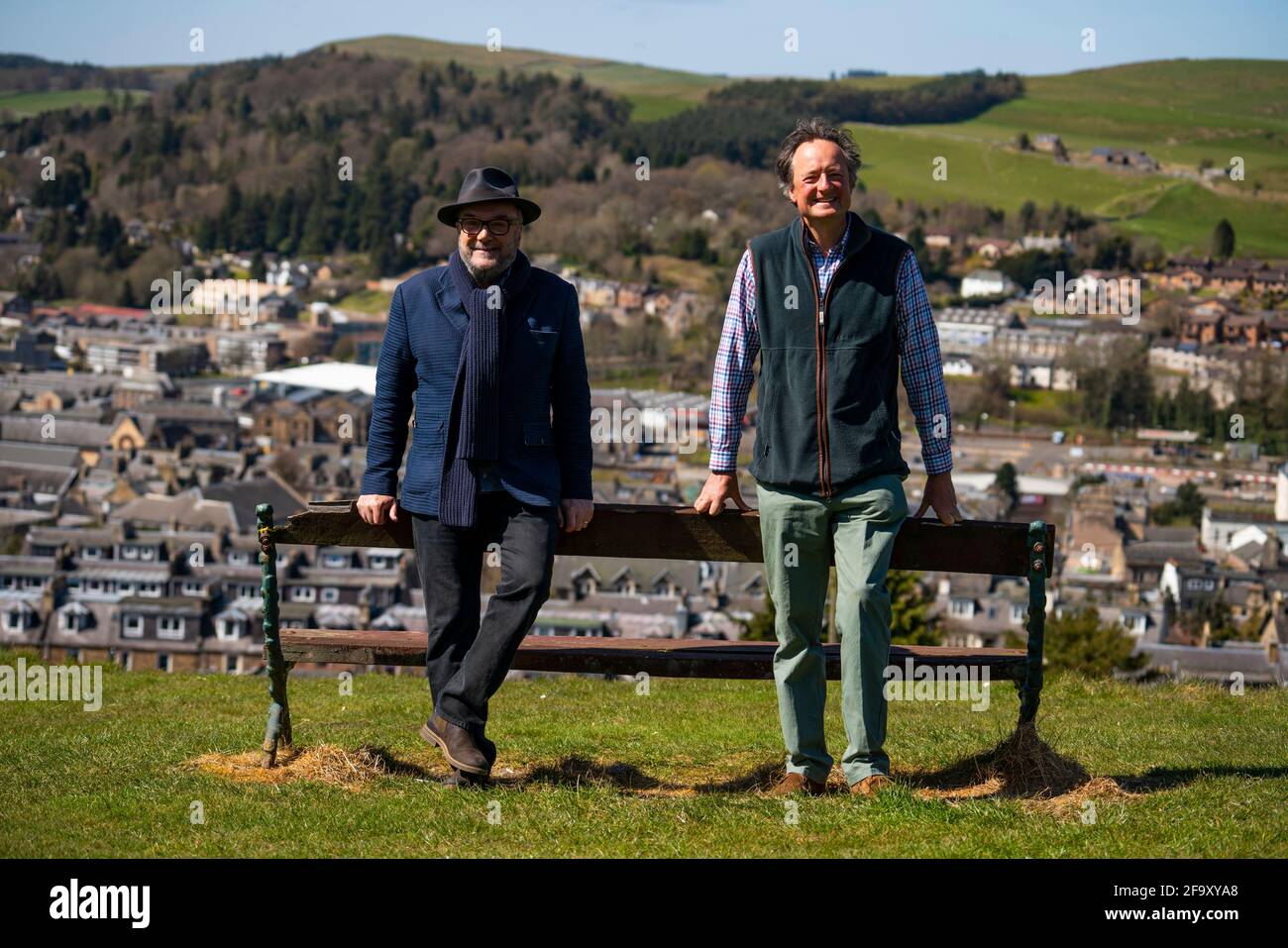 Hawick, Scozia, Regno Unito. 21 aprile 2021. George Galloway , fondatore del partito All for Unity e leader Jamie Blackett che si batte contro un confine duro con l'Inghilterra a Hawick , frontiere scozzesi, oggi. Iain Masterton/Alamy Live News Foto Stock