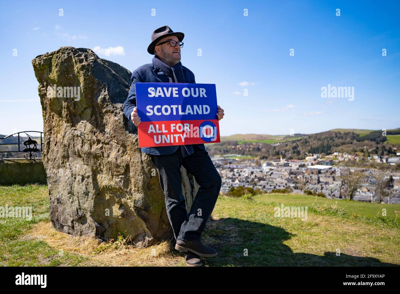 Hawick, Scozia, Regno Unito. 21 aprile 2021. George Galloway , fondatore del partito All for Unity e leader Jamie Blackett che si batte contro un confine duro con l'Inghilterra a Hawick , frontiere scozzesi, oggi. Iain Masterton/Alamy Live News Foto Stock