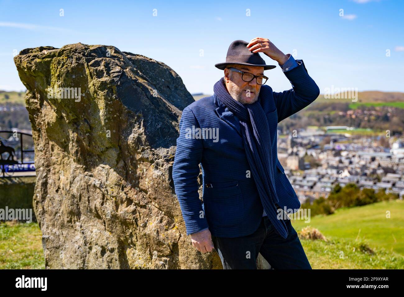Hawick, Scozia, Regno Unito. 21 aprile 2021. George Galloway , fondatore del partito All for Unity e leader Jamie Blackett che si batte contro un confine duro con l'Inghilterra a Hawick , frontiere scozzesi, oggi. Iain Masterton/Alamy Live News Foto Stock