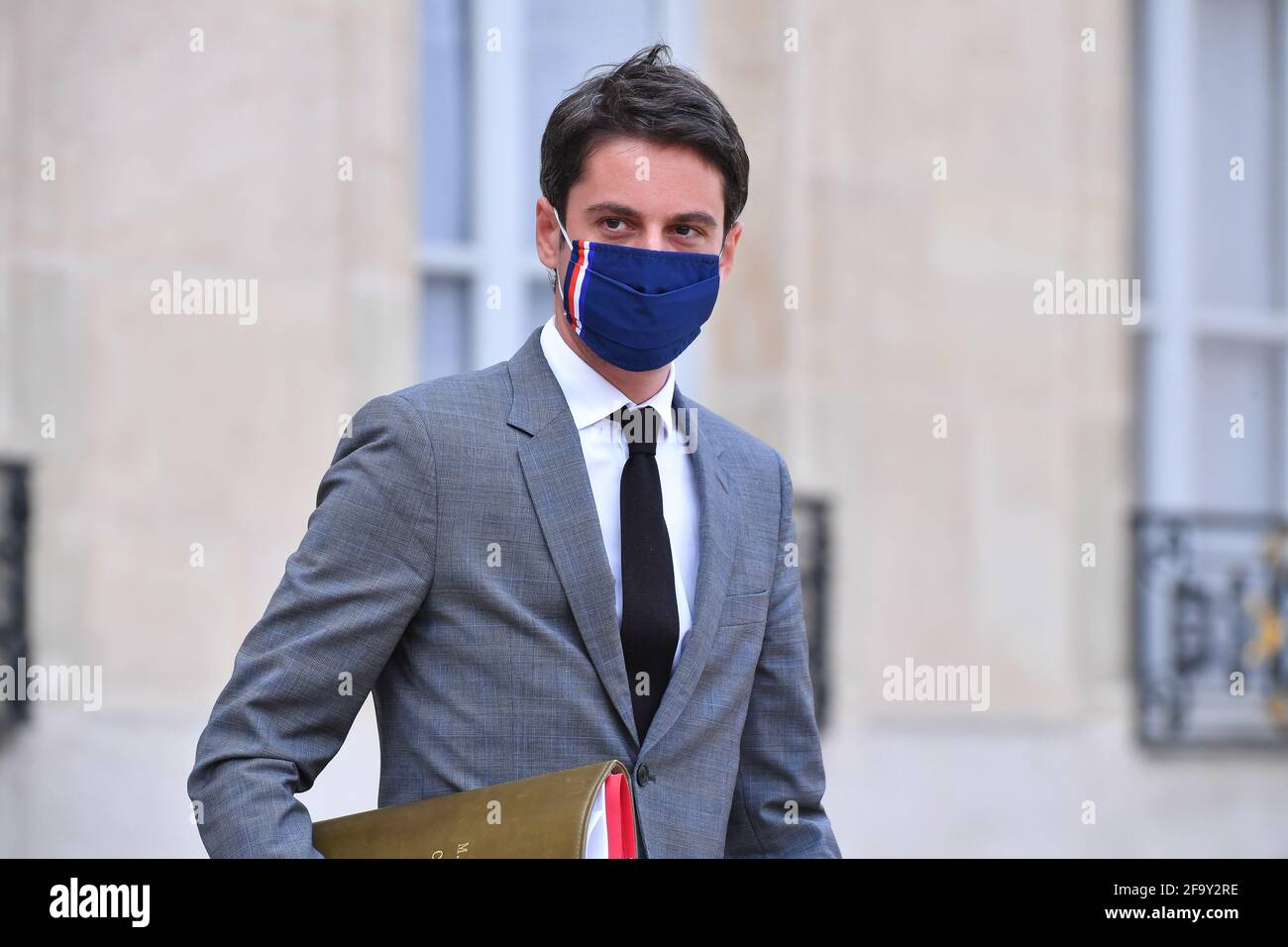 Parigi, Francia. 21 Apr 2021. Gabriel Attal, Segretario di Stato al primo Ministro, portavoce del governo, il 21 aprile 2021, ha deposto il Consiglio dei Ministri al Palazzo Élysée di Parigi, in Francia. (Foto di Lionel Urman/Sipa USA) Credit: Sipa USA/Alamy Live News Foto Stock