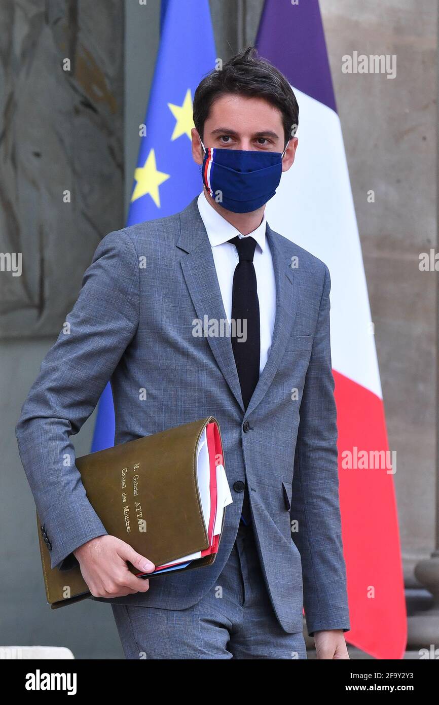 Gabriel Attal, Segretario di Stato al primo Ministro, portavoce del governo, il 21 aprile 2021, ha deposto il Consiglio dei Ministri al Palazzo Élysée di Parigi, in Francia. (Foto di Lionel Urman/Sipa USA) Foto Stock