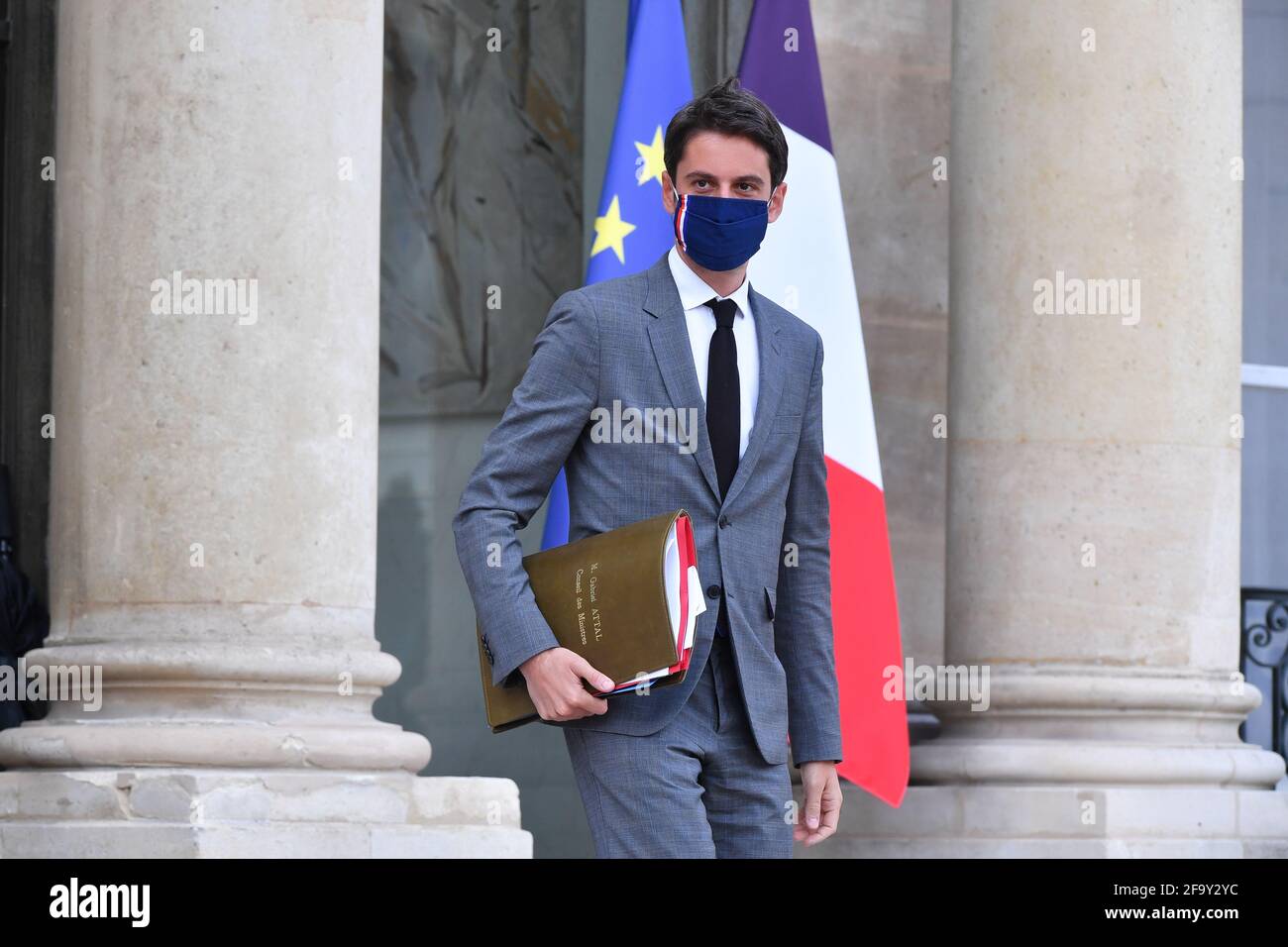 Gabriel Attal, Segretario di Stato al primo Ministro, portavoce del governo, il 21 aprile 2021, ha deposto il Consiglio dei Ministri al Palazzo Élysée di Parigi, in Francia. (Foto di Lionel Urman/Sipa USA) Foto Stock