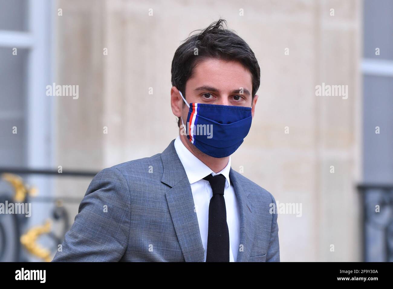 Gabriel Attal, Segretario di Stato al primo Ministro, portavoce del governo, il 21 aprile 2021, ha deposto il Consiglio dei Ministri al Palazzo Élysée di Parigi, in Francia. (Foto di Lionel Urman/Sipa USA) Foto Stock