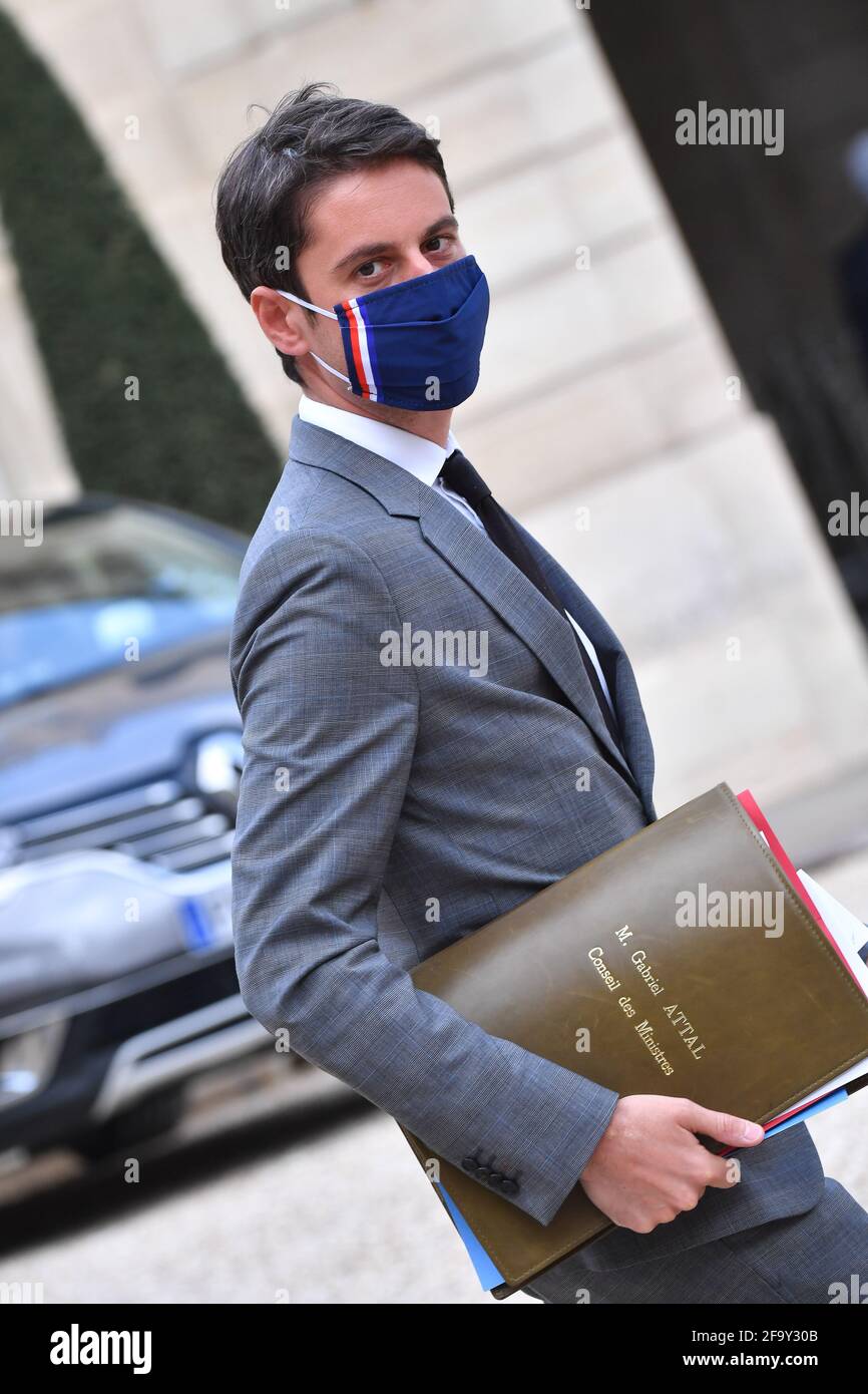 Gabriel Attal, Segretario di Stato al primo Ministro, portavoce del governo, il 21 aprile 2021, ha deposto il Consiglio dei Ministri al Palazzo Élysée di Parigi, in Francia. (Foto di Lionel Urman/Sipa USA) Foto Stock